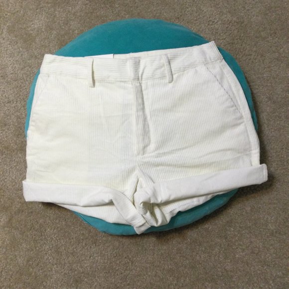 SIZE 8 WINTER WHITE CUT OFF CORDUROY SHORTS - Picture 9 of 9